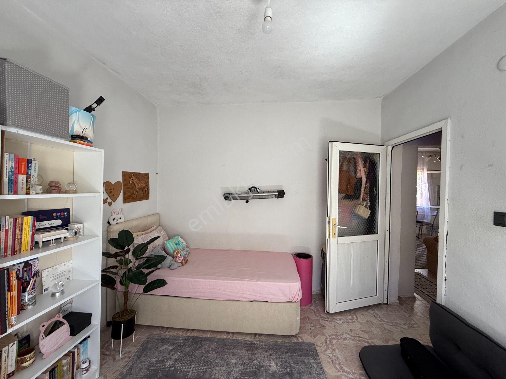 Seferihisar Ulamış Köyü Merkezinde Satılık Müstakil Ev - Görsel 24