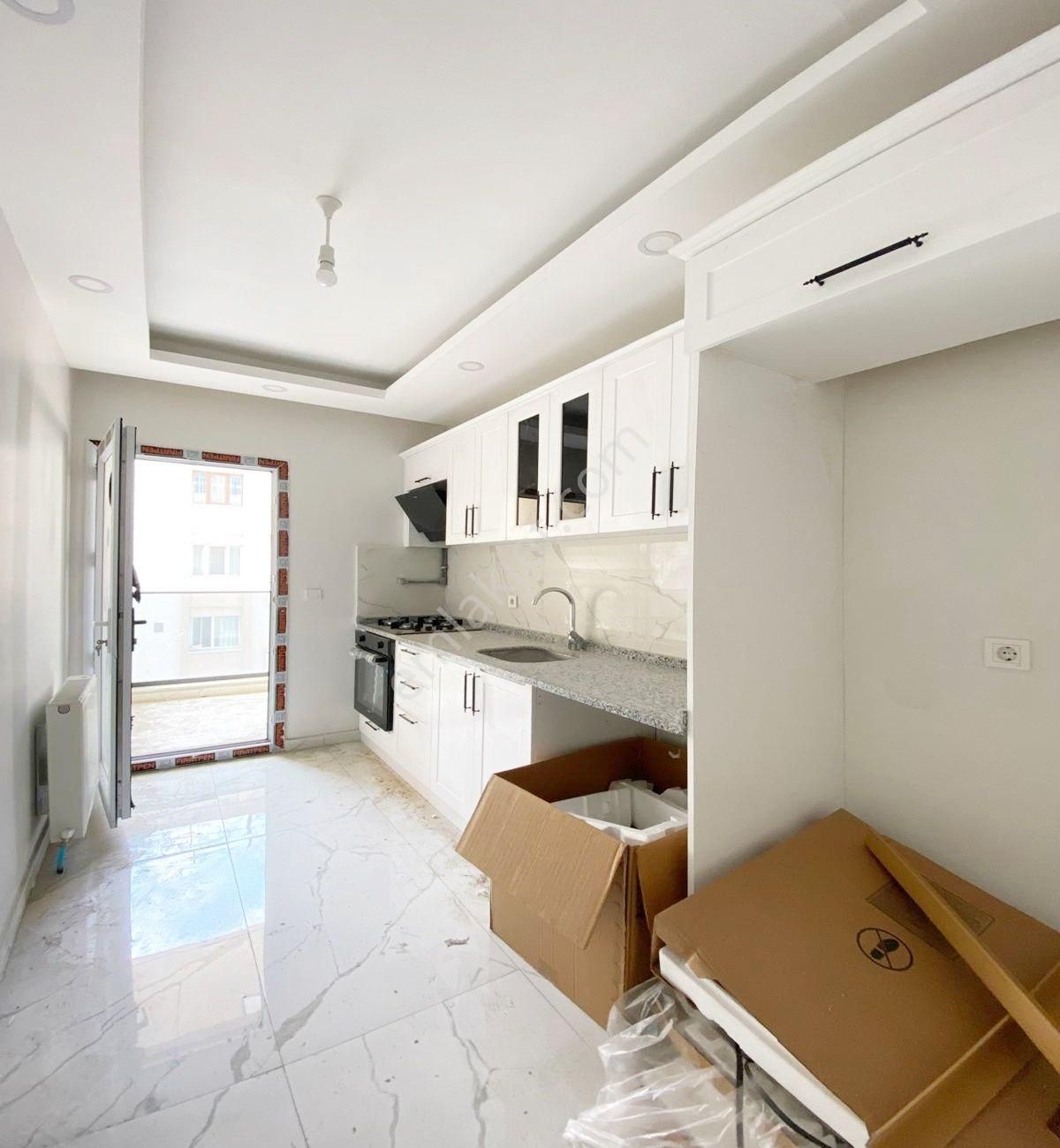 Avcılar Merkezde Sıfır 3+1 Metrobüse Yakın Ara Kat Daire