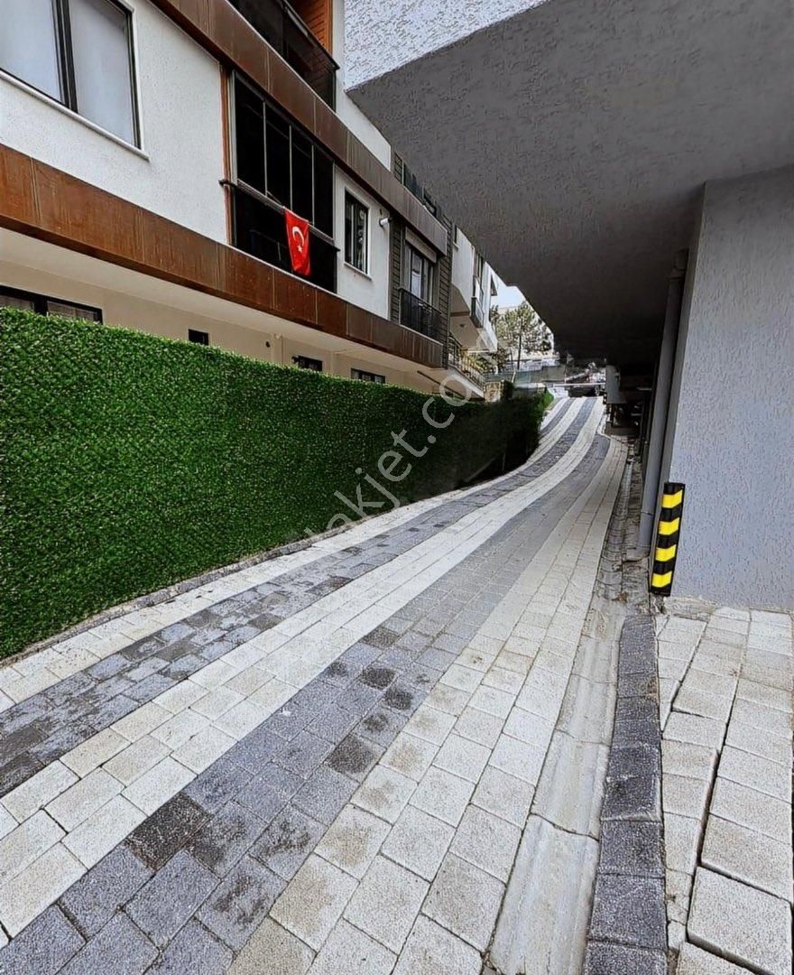 Nevmahalden Kapalı Ve Açık Otoparklı Yeni Arakat Daire - Görsel 2