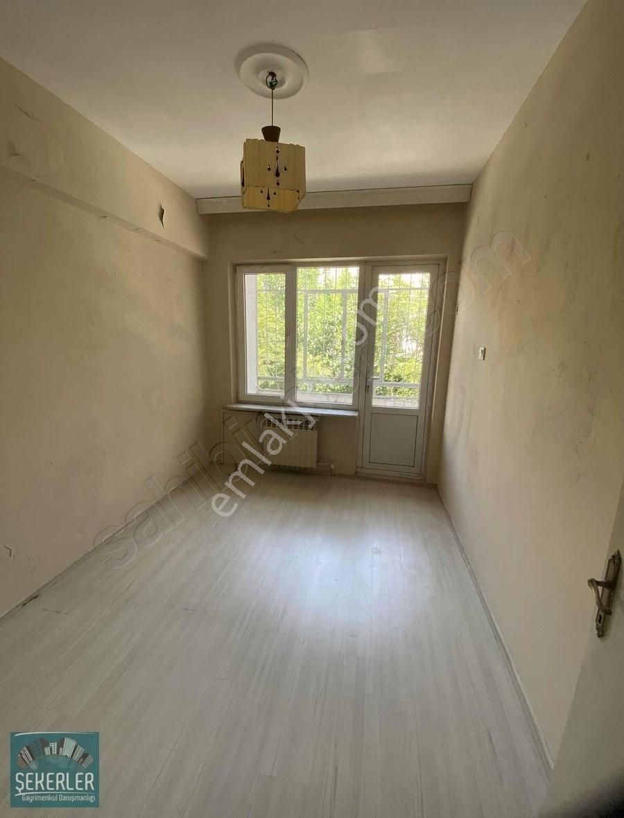 Şekerlerden Altıparmakta Satılık Geniş Ara Kat Daire - Görsel 13