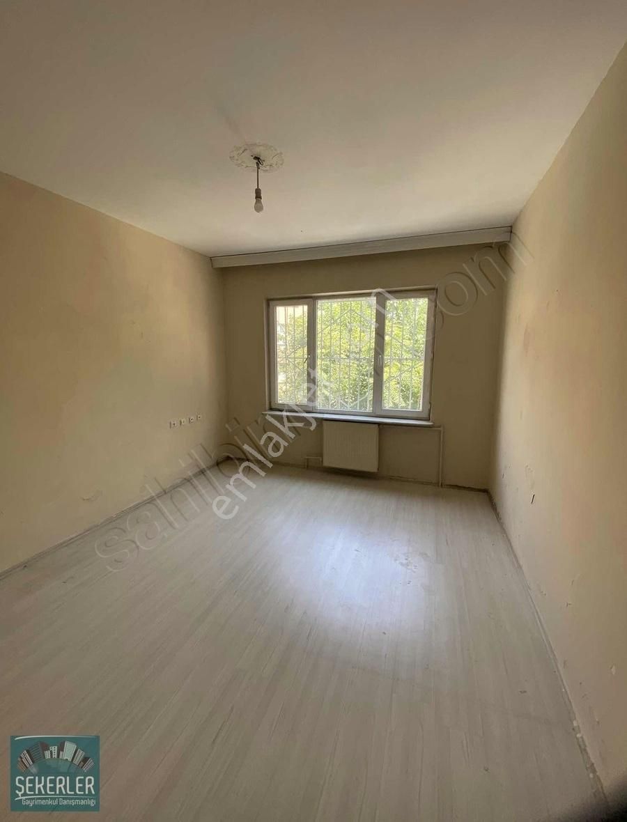 Şekerlerden Altıparmakta Satılık Geniş Ara Kat Daire - Görsel 23