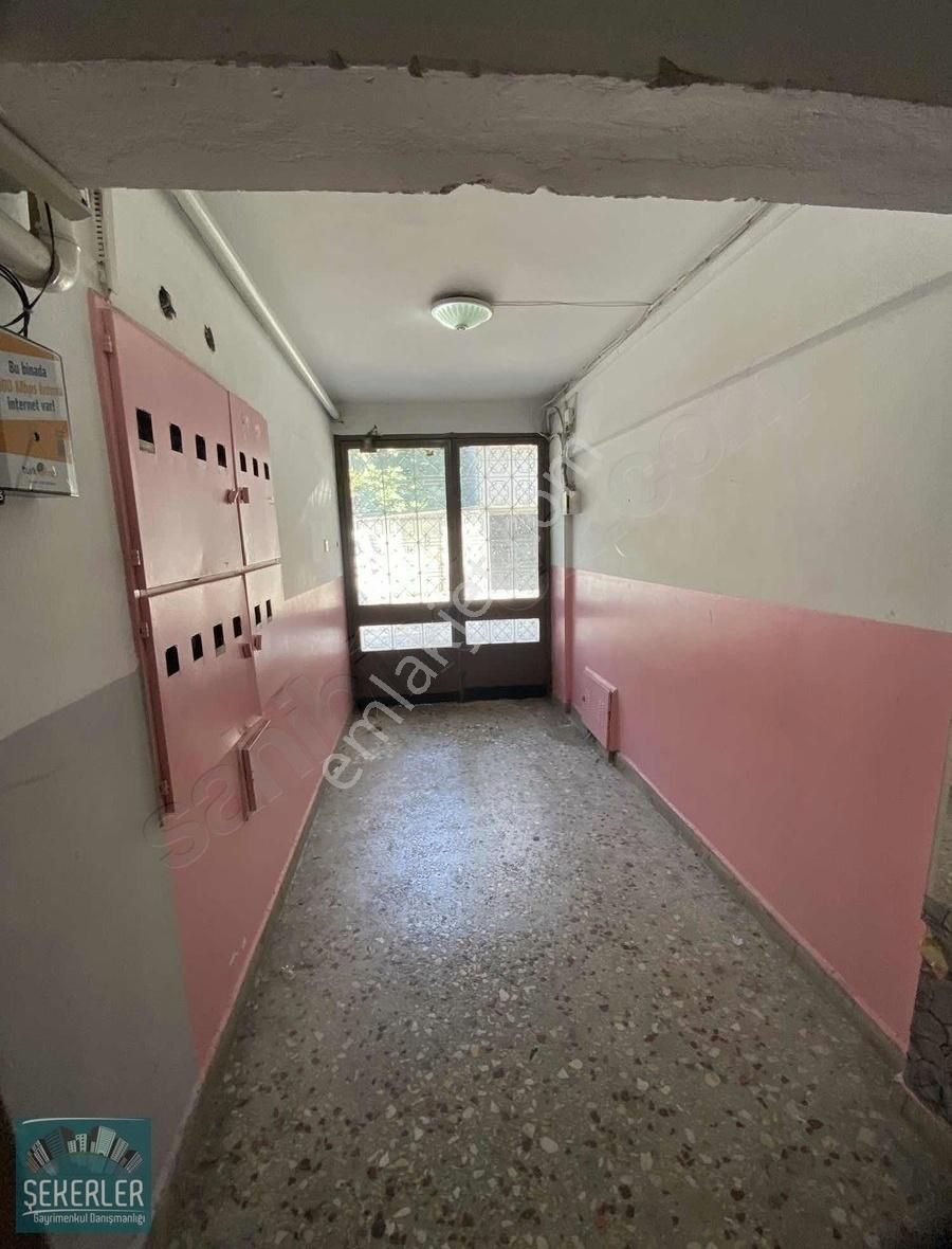 Şekerlerden Altıparmakta Satılık Geniş Ara Kat Daire - Görsel 9