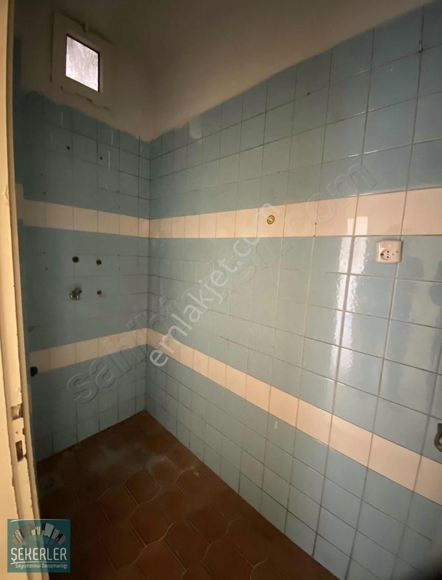 Şekerlerden Altıparmakta Satılık Geniş Ara Kat Daire - Görsel 2