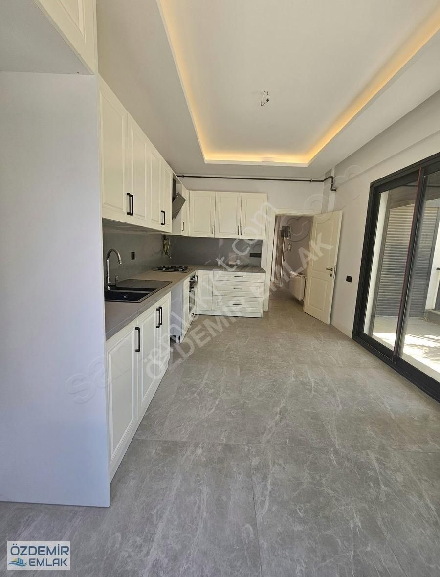 Havuzlu Butik Sitede Kapalı Mutfak Satılık 3+1 Dubleks Villa - Görsel 14