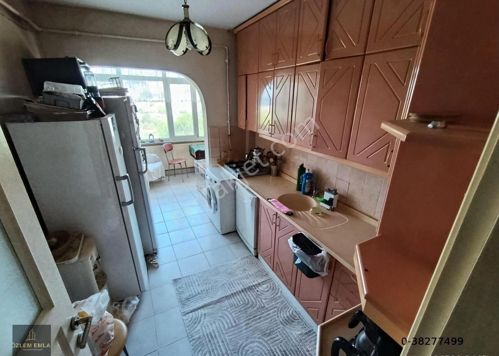 Bandırma Özlem Gayrimenkulden Levent Mahallesinde Deniz Manzaralı 3+1 Arakat Daire