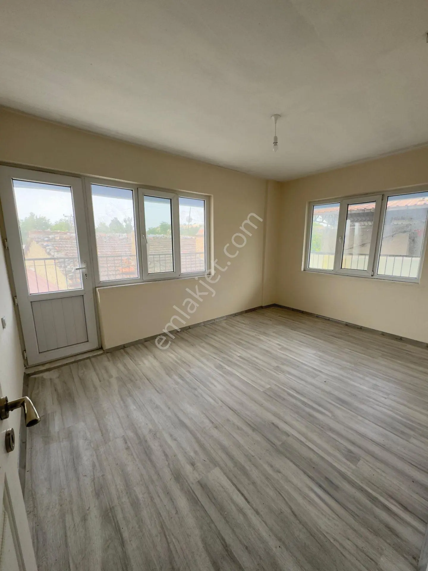 Özmecaz'dan Karakurt Mah. Komple Bina 3 Daire 145m2 Komple Yenilenmiş - Görsel 5