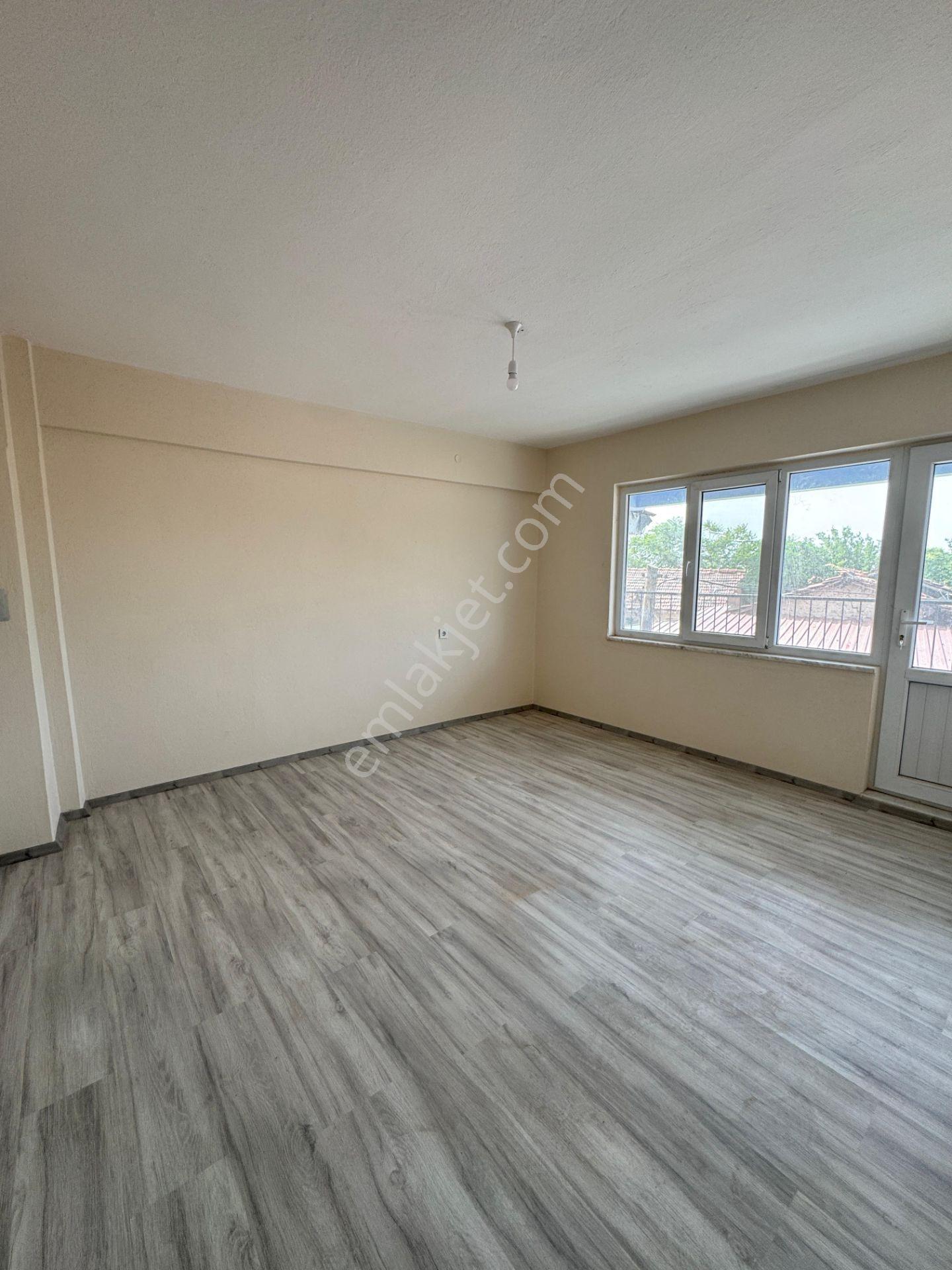 Özmecaz'dan Karakurt Mah. Komple Bina 3 Daire 145m2 Komple Yenilenmiş - Görsel 2
