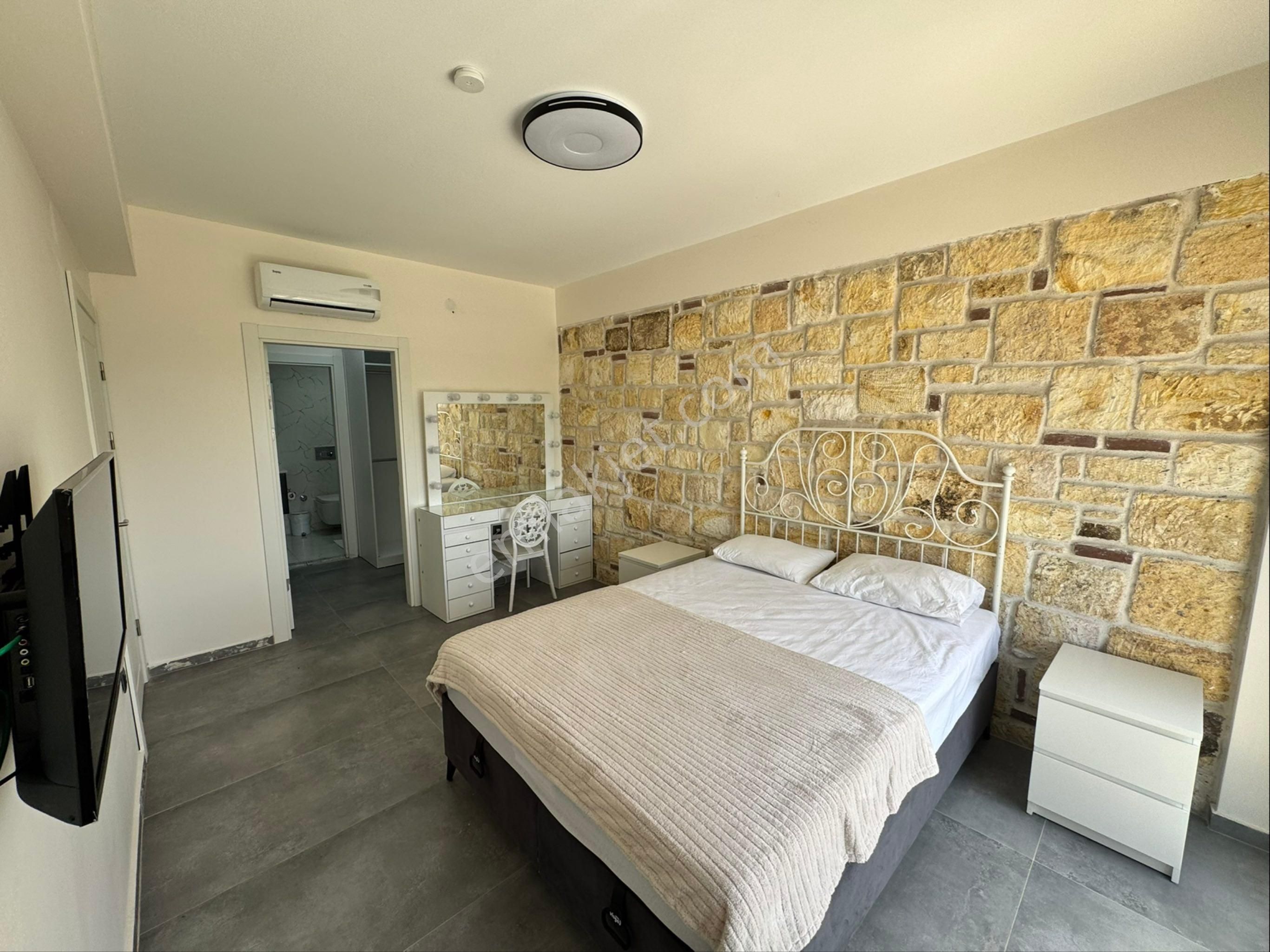 Eski Foça Da Kiralık Müstakil Havuzlu Terapi Jakuzili Taş Villa - Görsel 5