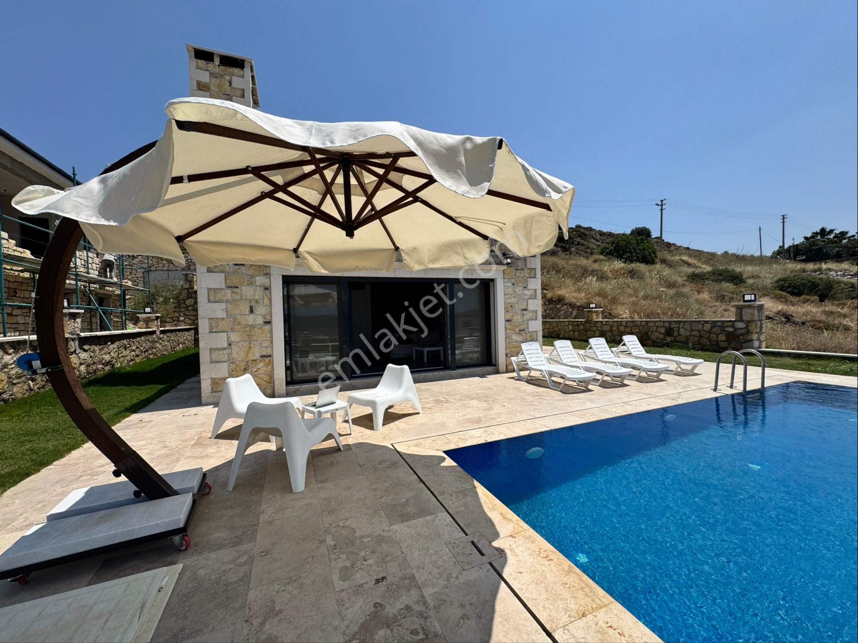 Eski Foça Da Kiralık Müstakil Havuzlu Terapi Jakuzili Taş Villa - Görsel 19