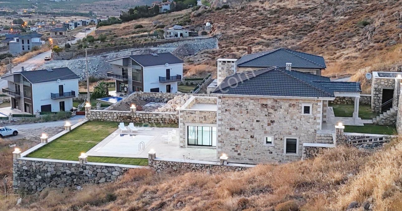 Eski Foça Da Kiralık Müstakil Havuzlu Terapi Jakuzili Taş Villa - Görsel 14