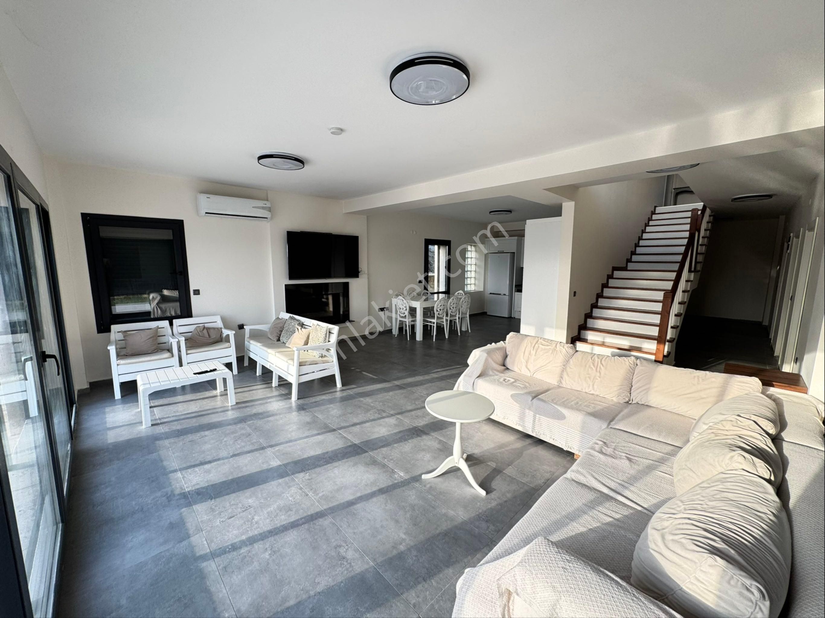 Eski Foça Da Kiralık Müstakil Havuzlu Terapi Jakuzili Taş Villa - Görsel 6