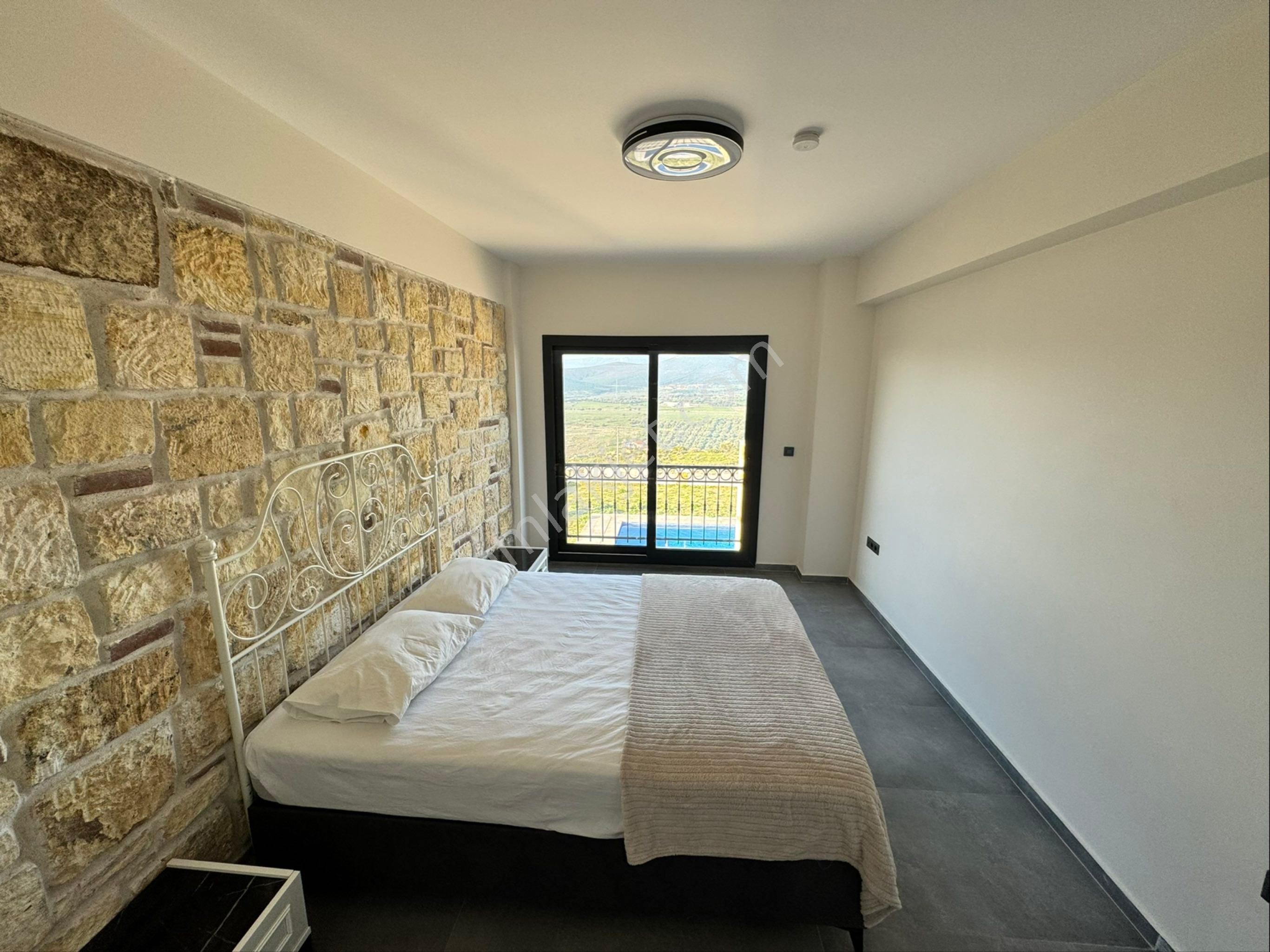 Eski Foça Da Kiralık Müstakil Havuzlu Terapi Jakuzili Taş Villa - Görsel 10