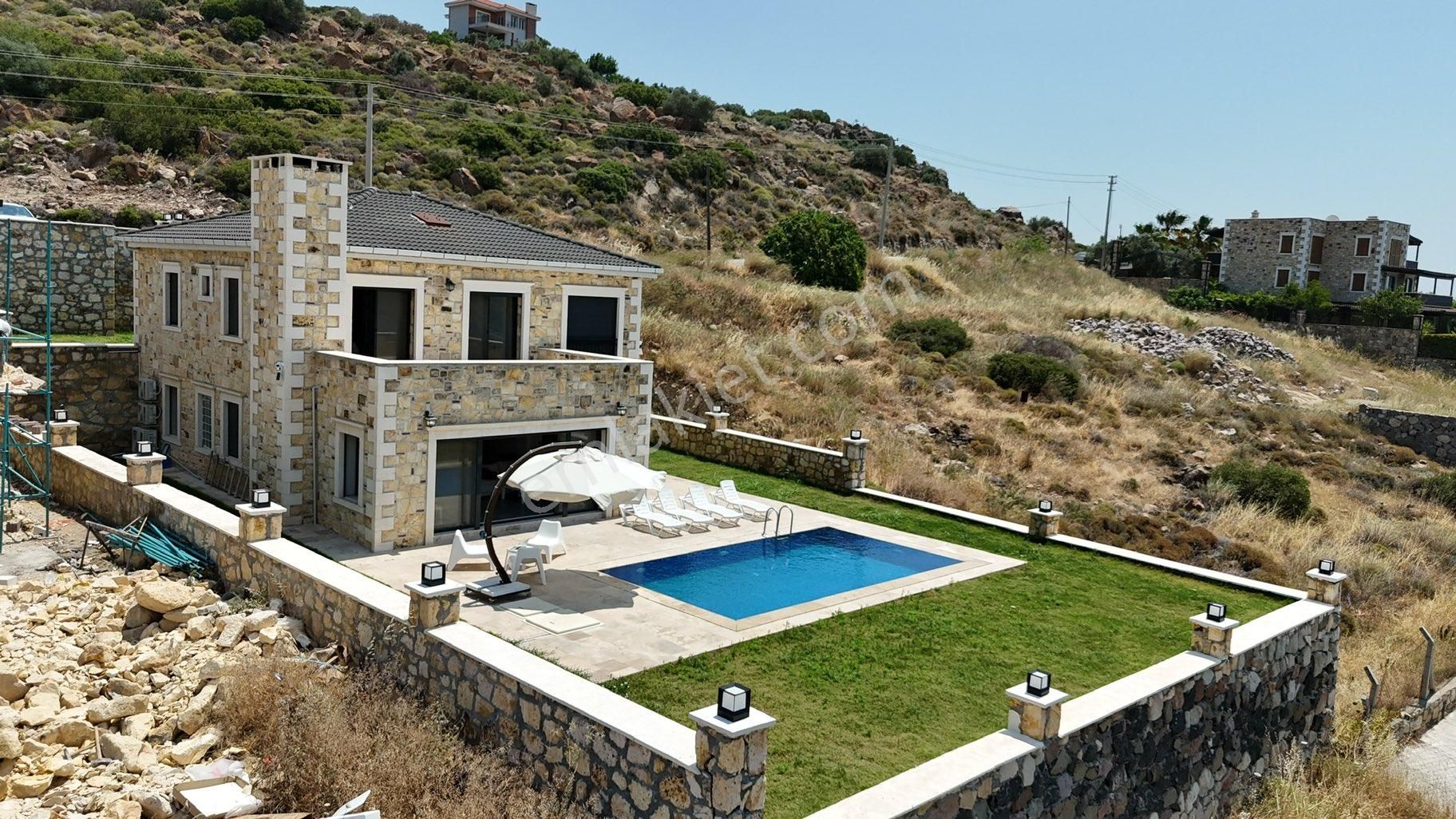 Eski Foça Da Kiralık Müstakil Havuzlu Terapi Jakuzili Taş Villa - Görsel 21