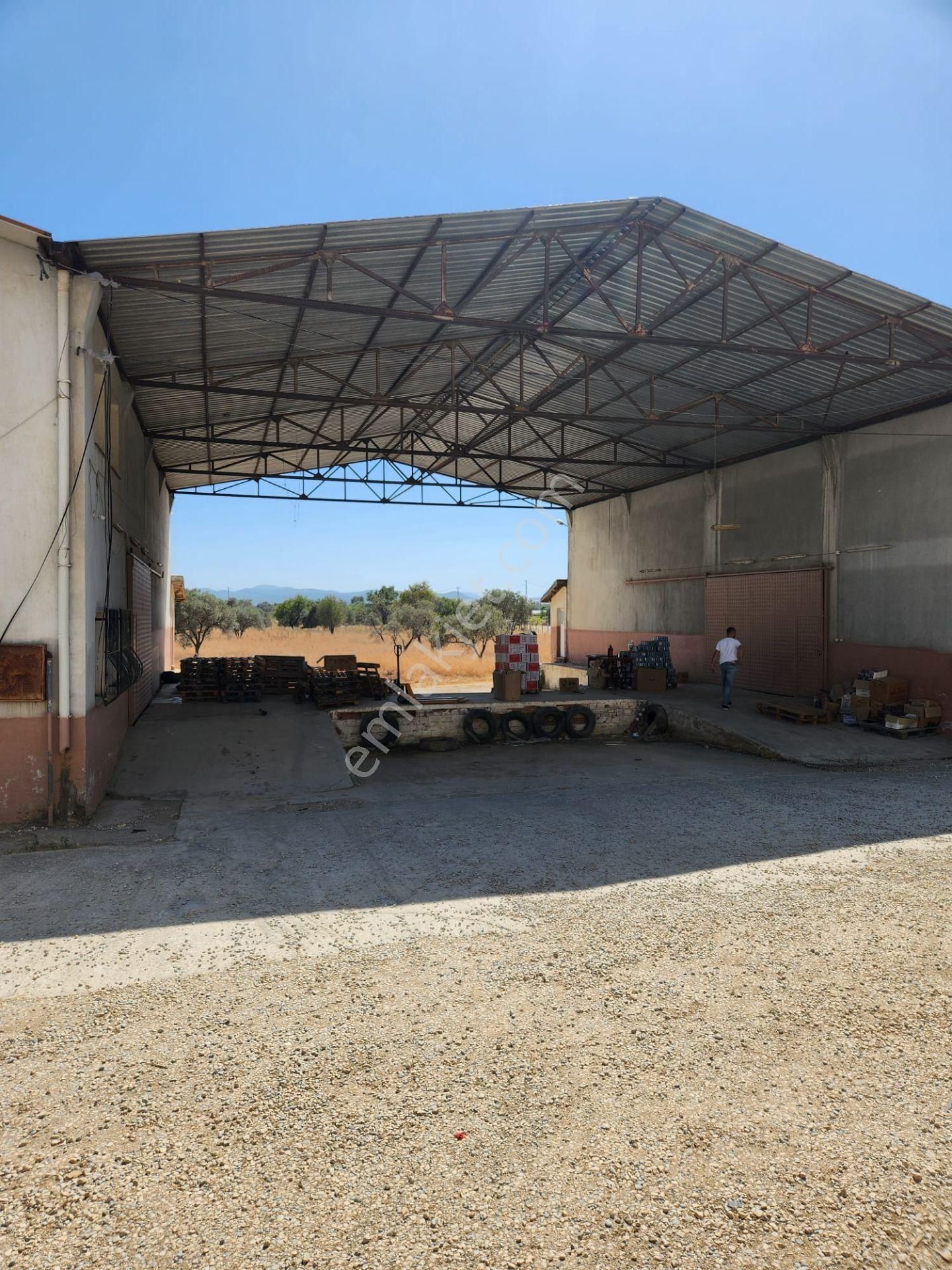 Görecede Merkezi Konumda 12.700m2 Üzerinde 1.000m2 Kapalı Alana Sahip Kiralık Arazi - Görsel 14