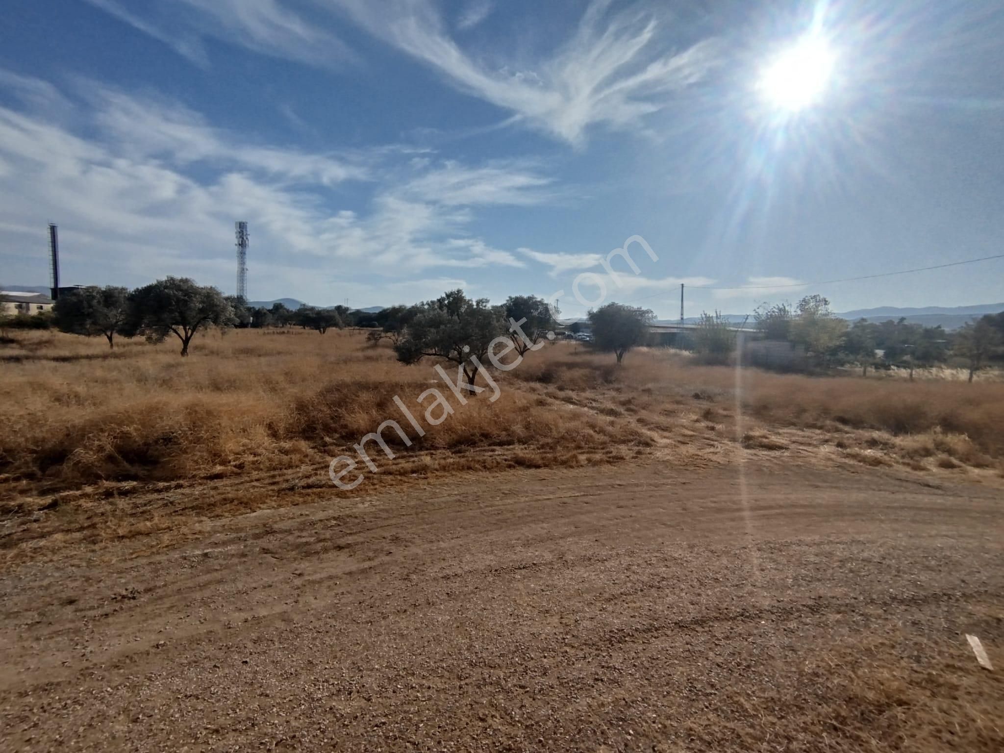Görecede Merkezi Konumda 12.700m2 Üzerinde 1.000m2 Kapalı Alana Sahip Kiralık Arazi - Görsel 10