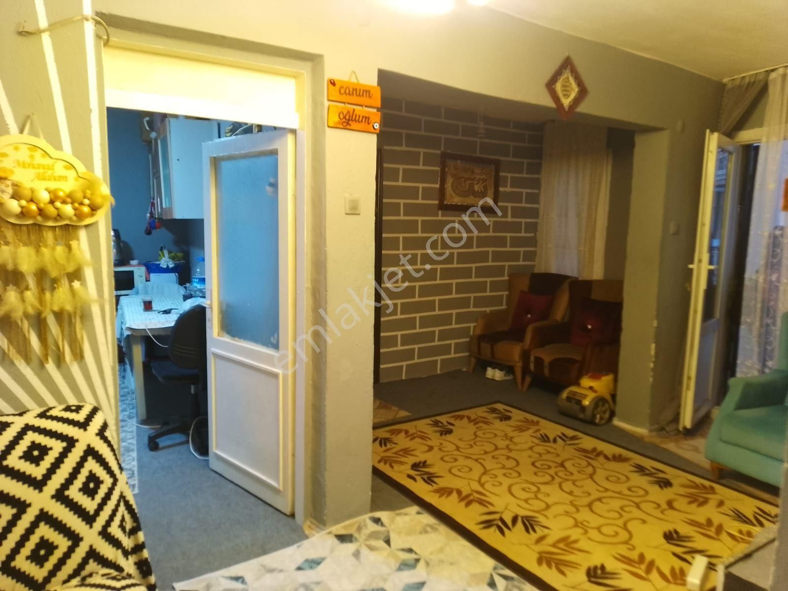 İzmir Karabağlar Bozyaka Mahallesi Satılık 2 Katlı Müstakil