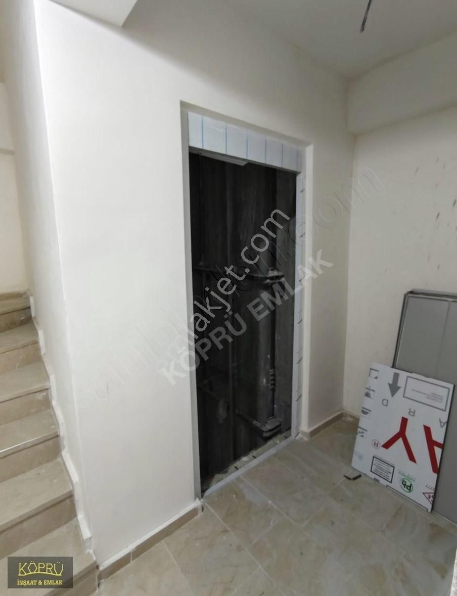 Yunusemre Mah'de Ana Caddeye Yakın 125m2 3+1 1.kat Lüx Daire - Görsel 30