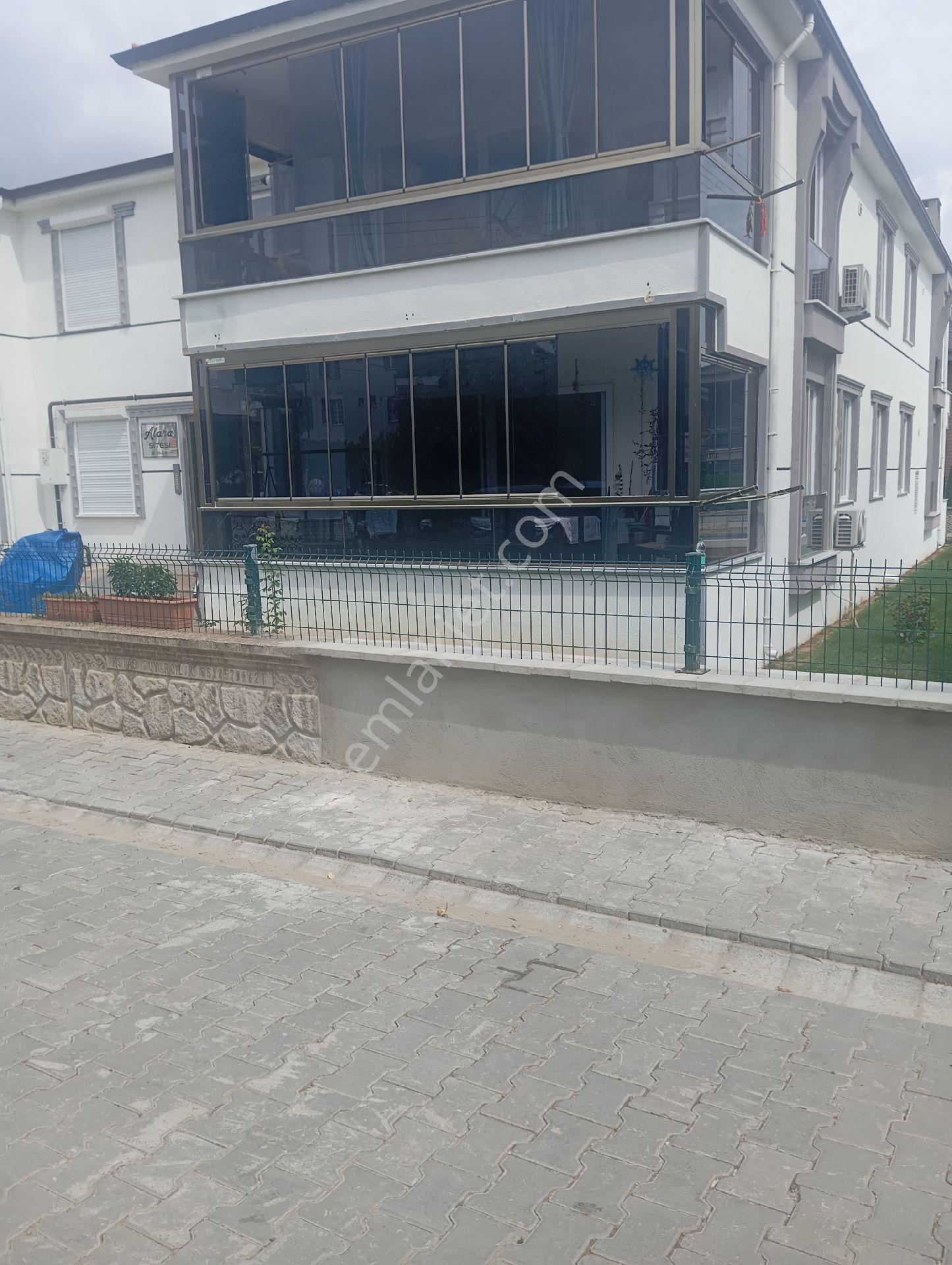 Parlar Emlaktan Satılık Daire Cumhuriyet Mahallesinde 2+1 Geniş Daire 85 Metre Kare Havuzlu Bahçeli