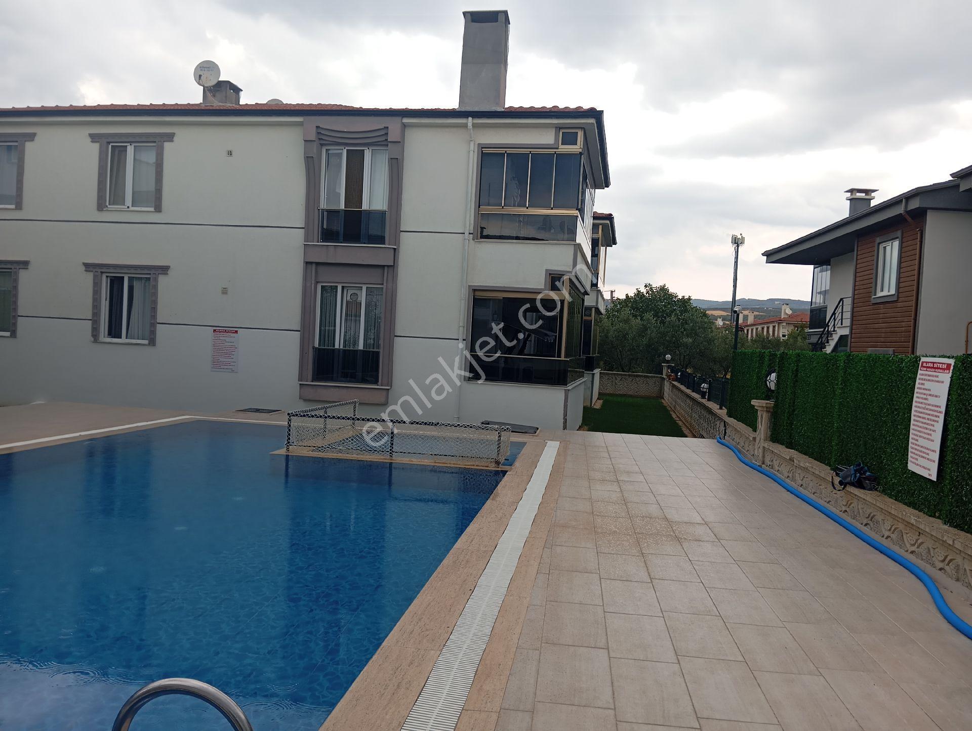 Parlar Emlaktan Satılık Daire Cumhuriyet Mahallesinde 2+1 Geniş Daire 85 Metre Kare Havuzlu Bahçeli - Görsel 27