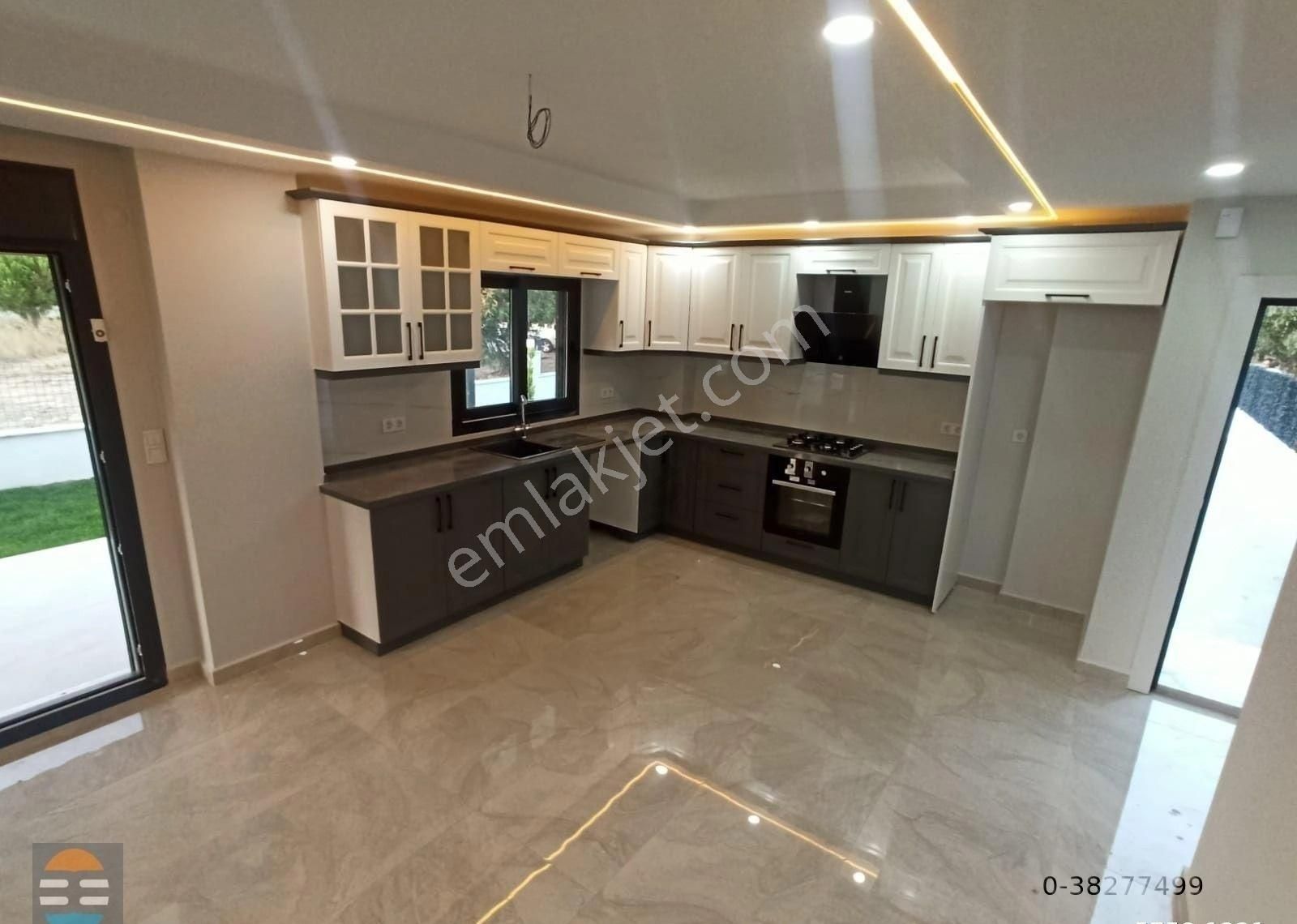 Ayvalık Altınova'da Geniş Bahçeli Lüks Sıfır Triplex Villa - Görsel 31