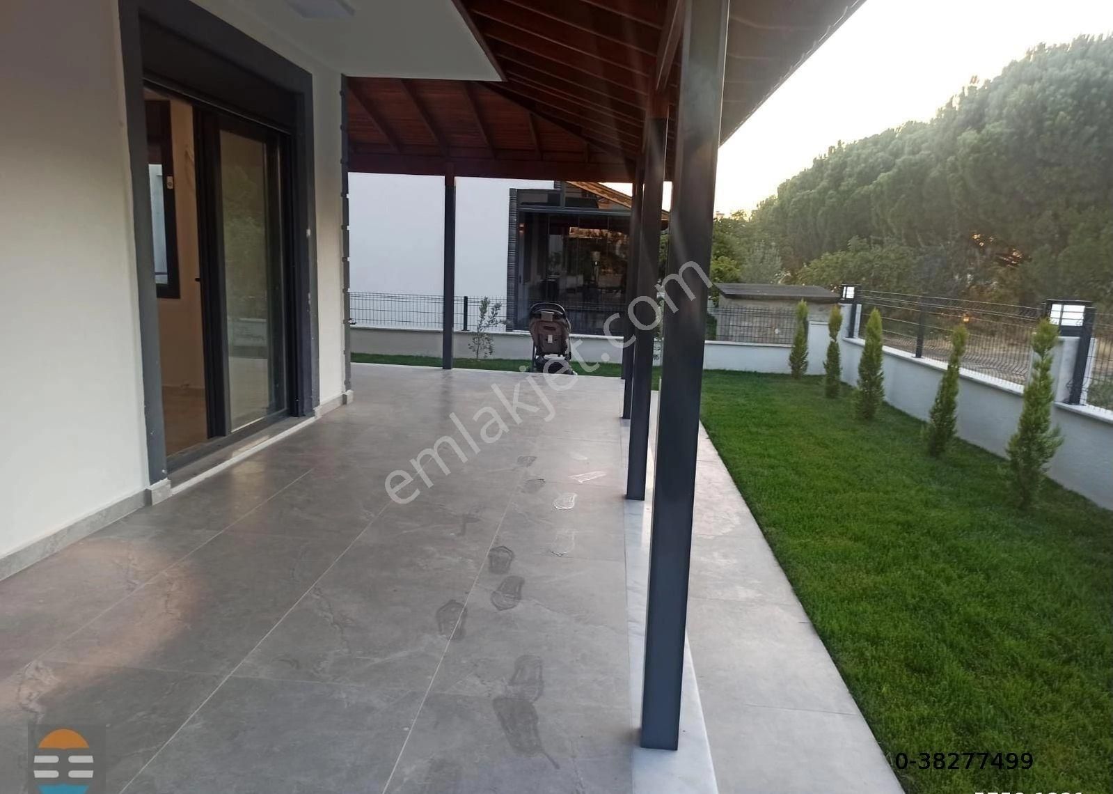 Ayvalık Altınova'da Geniş Bahçeli Lüks Sıfır Triplex Villa - Görsel 19