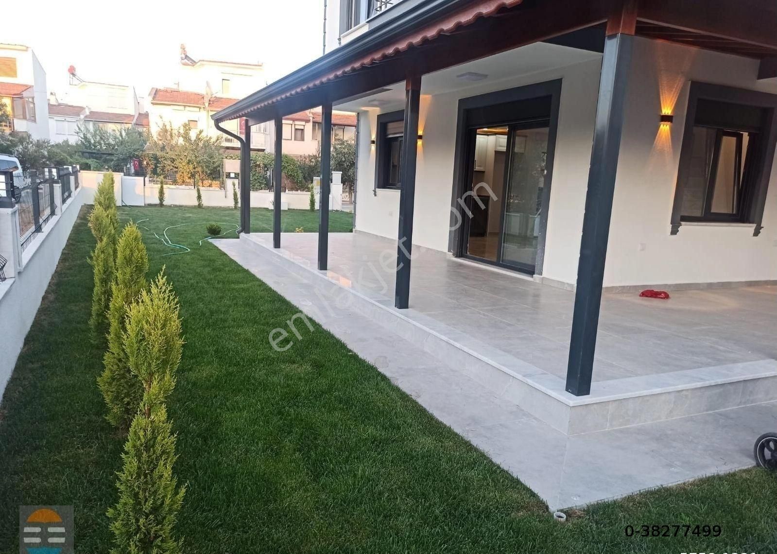 Ayvalık Altınova'da Geniş Bahçeli Lüks Sıfır Triplex Villa - Görsel 35