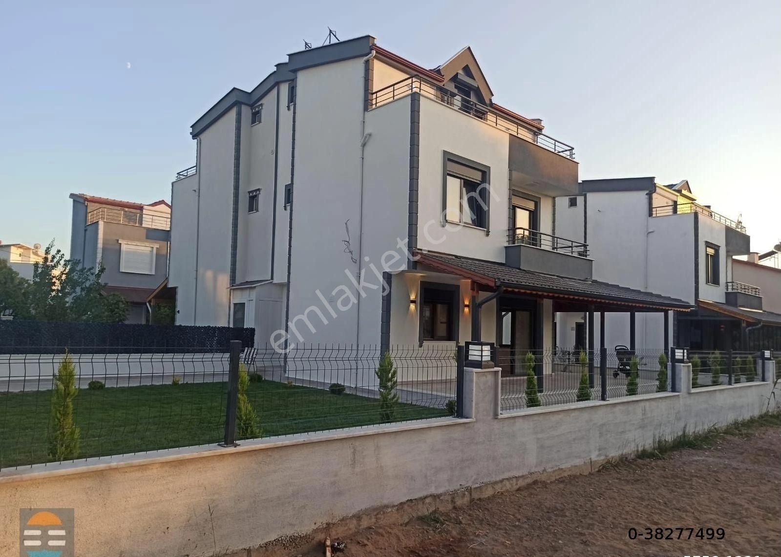Ayvalık Altınova'da Geniş Bahçeli Lüks Sıfır Triplex Villa - Görsel 20