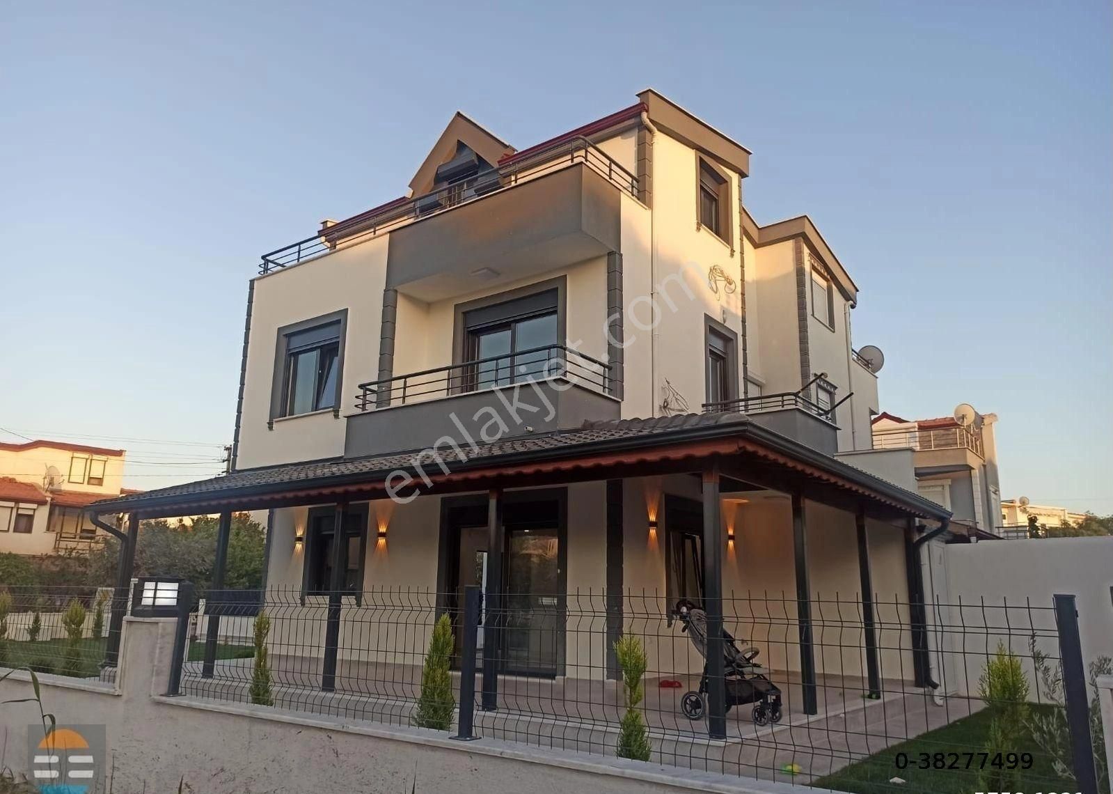 Ayvalık Altınova'da Geniş Bahçeli Lüks Sıfır Triplex Villa - Görsel 13