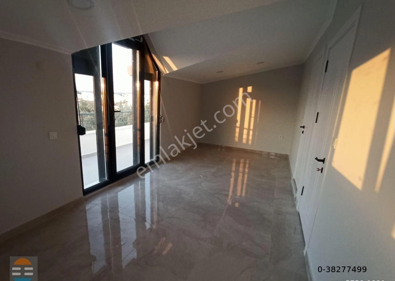 Ayvalık Altınova'da Geniş Bahçeli Lüks Sıfır Triplex Villa - Görsel 26