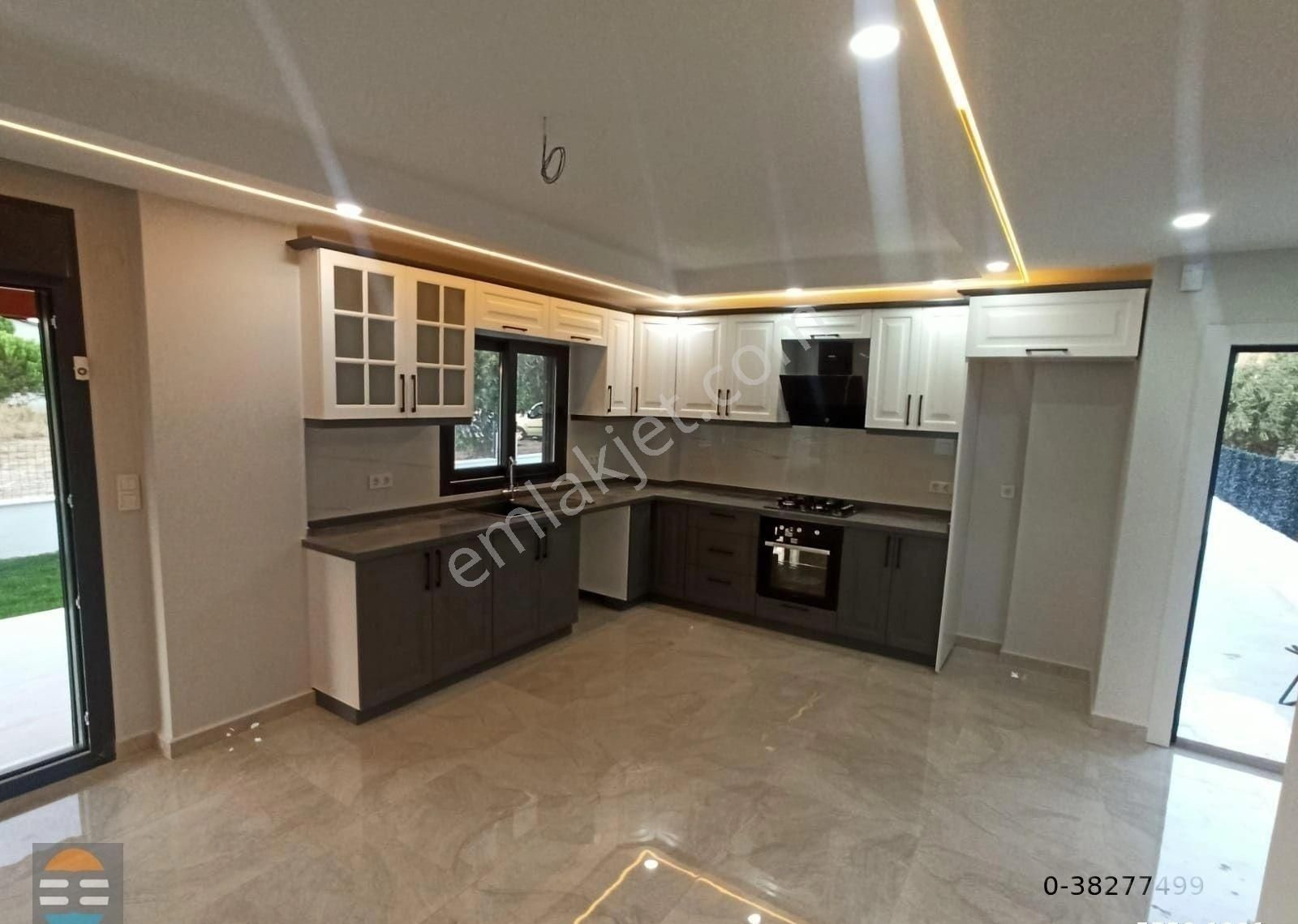 Ayvalık Altınova'da Geniş Bahçeli Lüks Sıfır Triplex Villa - Görsel 21