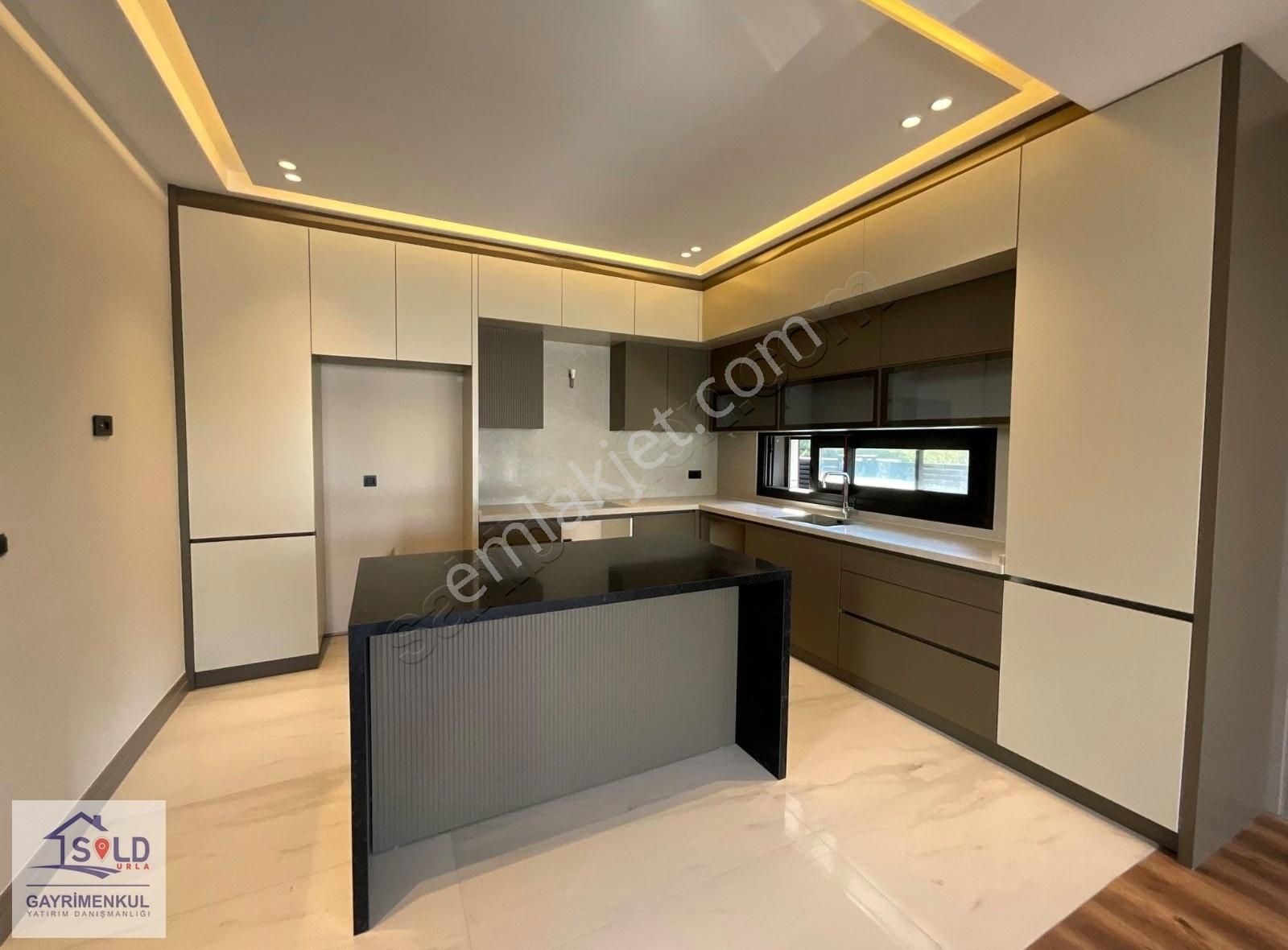 Urla Atatürk Mahallesi'nde Satılık Tam Müstakil Villa - Görsel 3