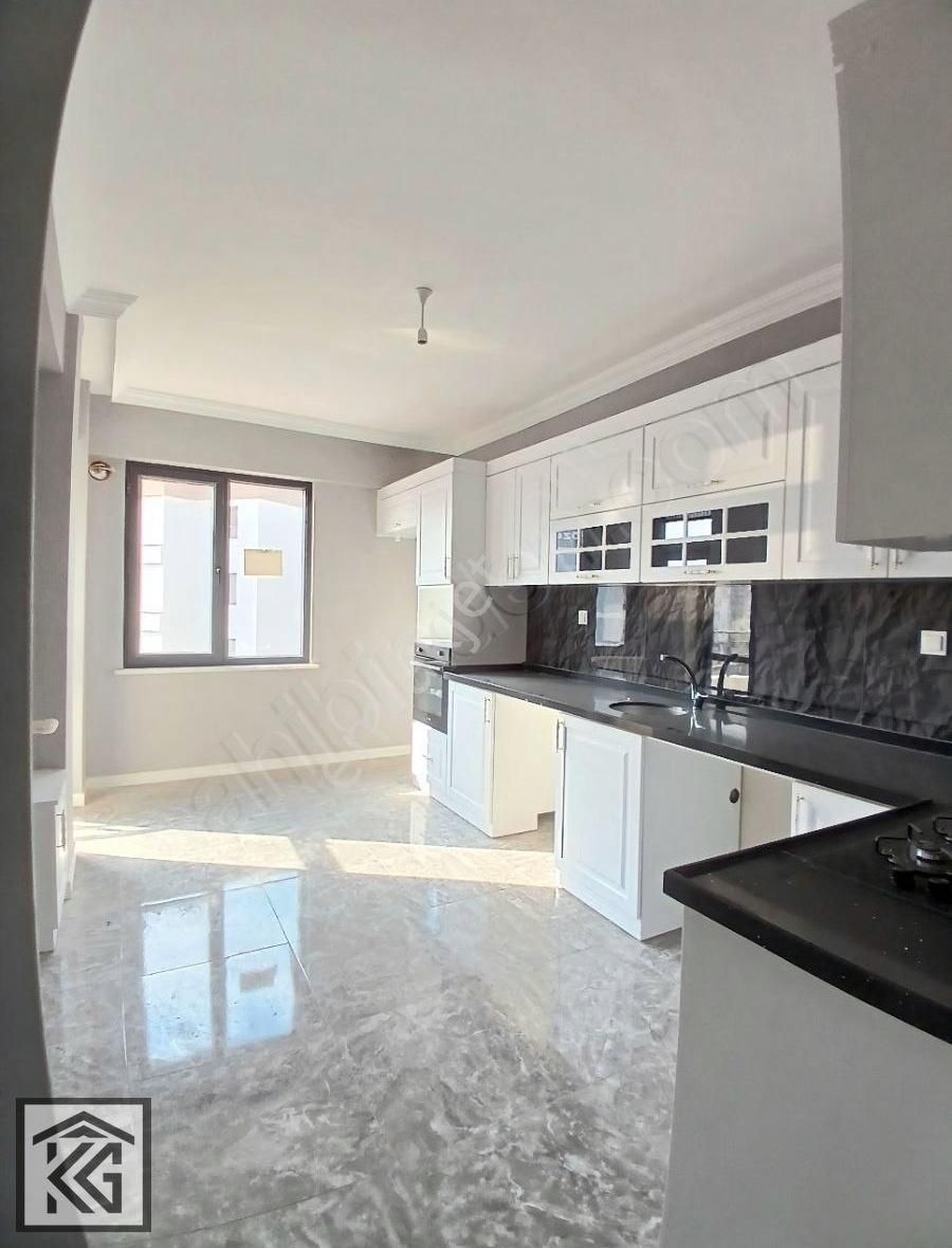 Kocalardan Hamzaoğlu Mahallesi Site İçerisi Kapalı Otoparklı 3+1