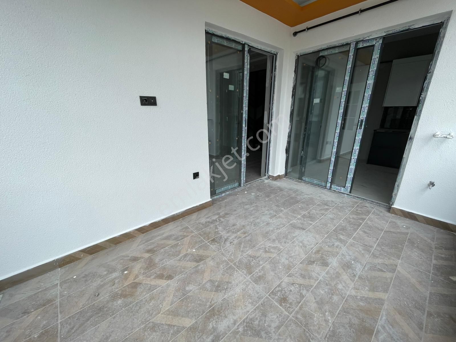 Truva // Onur Gündüzcü'den Havuzlu Lüks Site Ara Kat Satılık 2+1 - Görsel 6