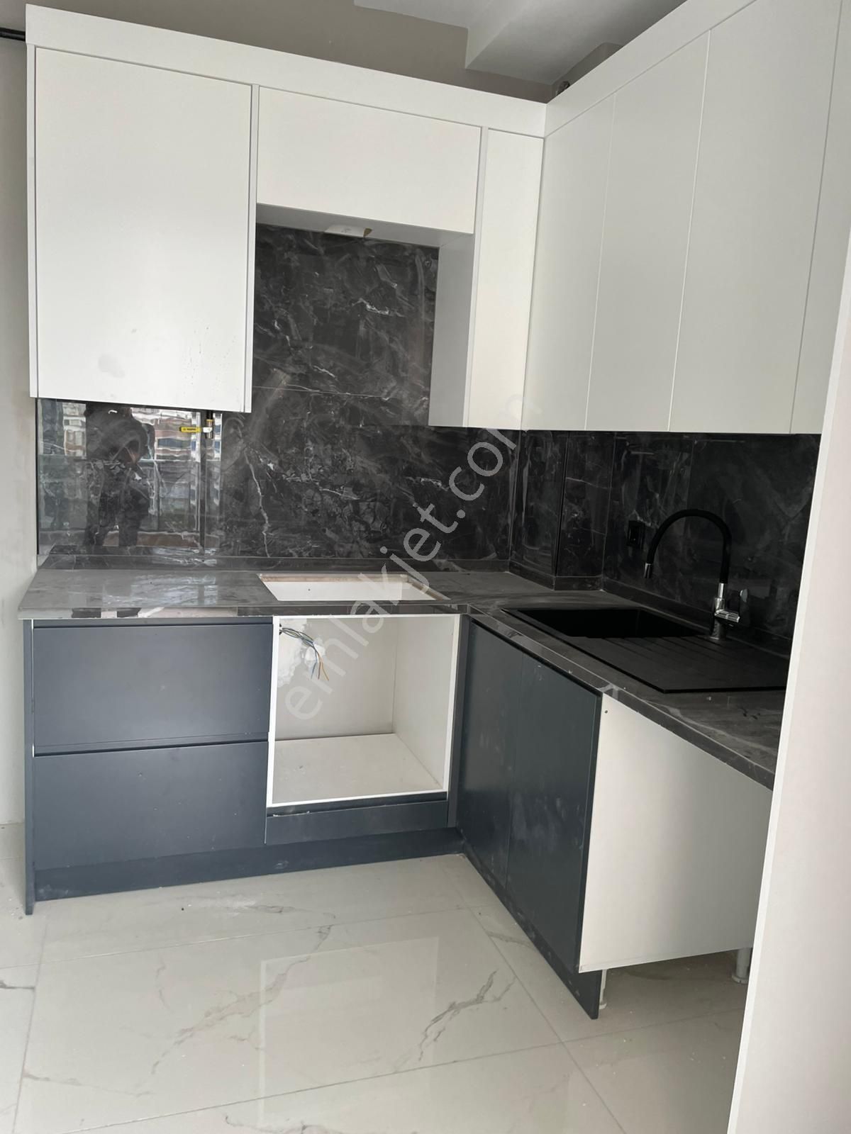 Truva // Onur Gündüzcü'den Havuzlu Lüks Site Ara Kat Satılık 2+1 - Görsel 3