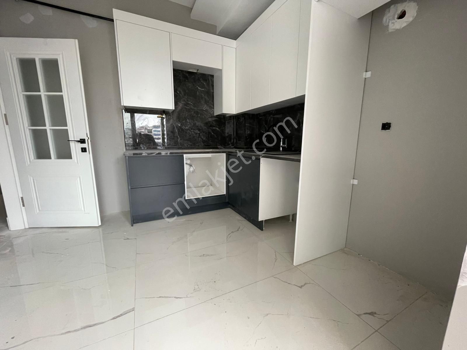 Truva // Onur Gündüzcü'den Havuzlu Lüks Site Ara Kat Satılık 2+1 - Görsel 2