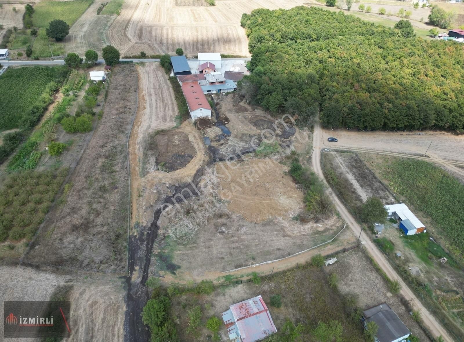 1382m2 Yola Cepheli Elektrik Ve Suyu Olan Yerleşim İçerisinde - Görsel 10
