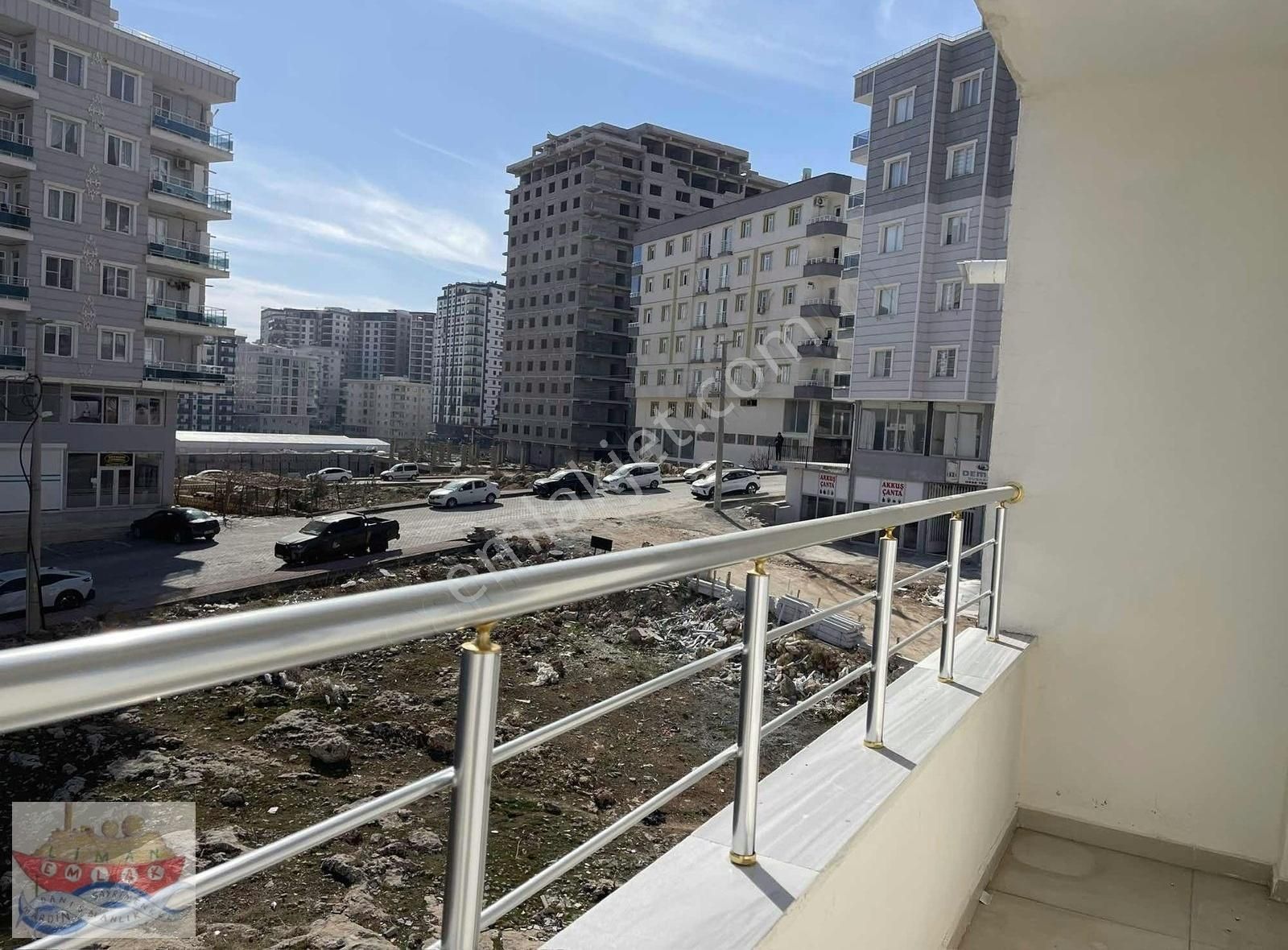 Belediye Garajı Yanı Satılık Eşyalı 1+1 Daire - Görsel 3