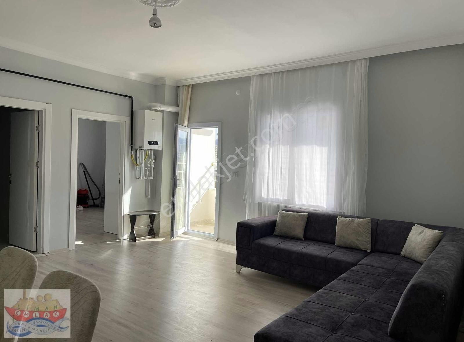 Belediye Garajı Yanı Satılık Eşyalı 1+1 Daire - Görsel 4