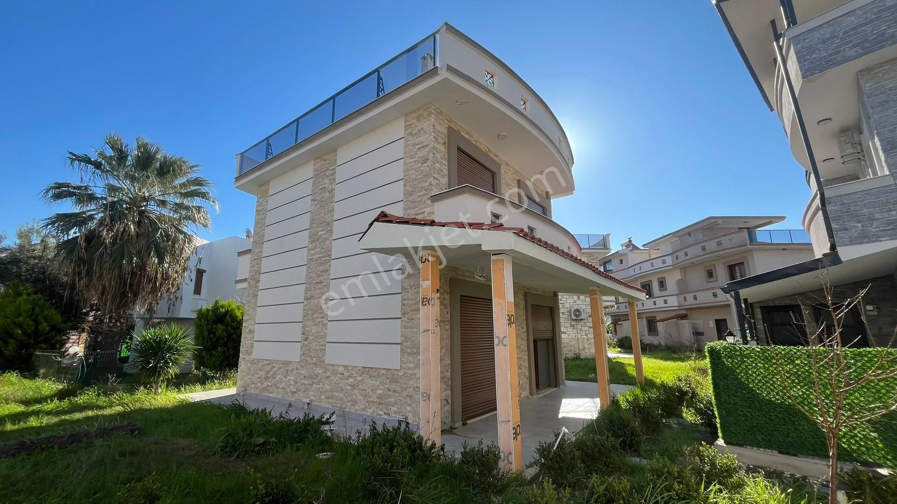 Denize 50metre Tek Müstakil Villa