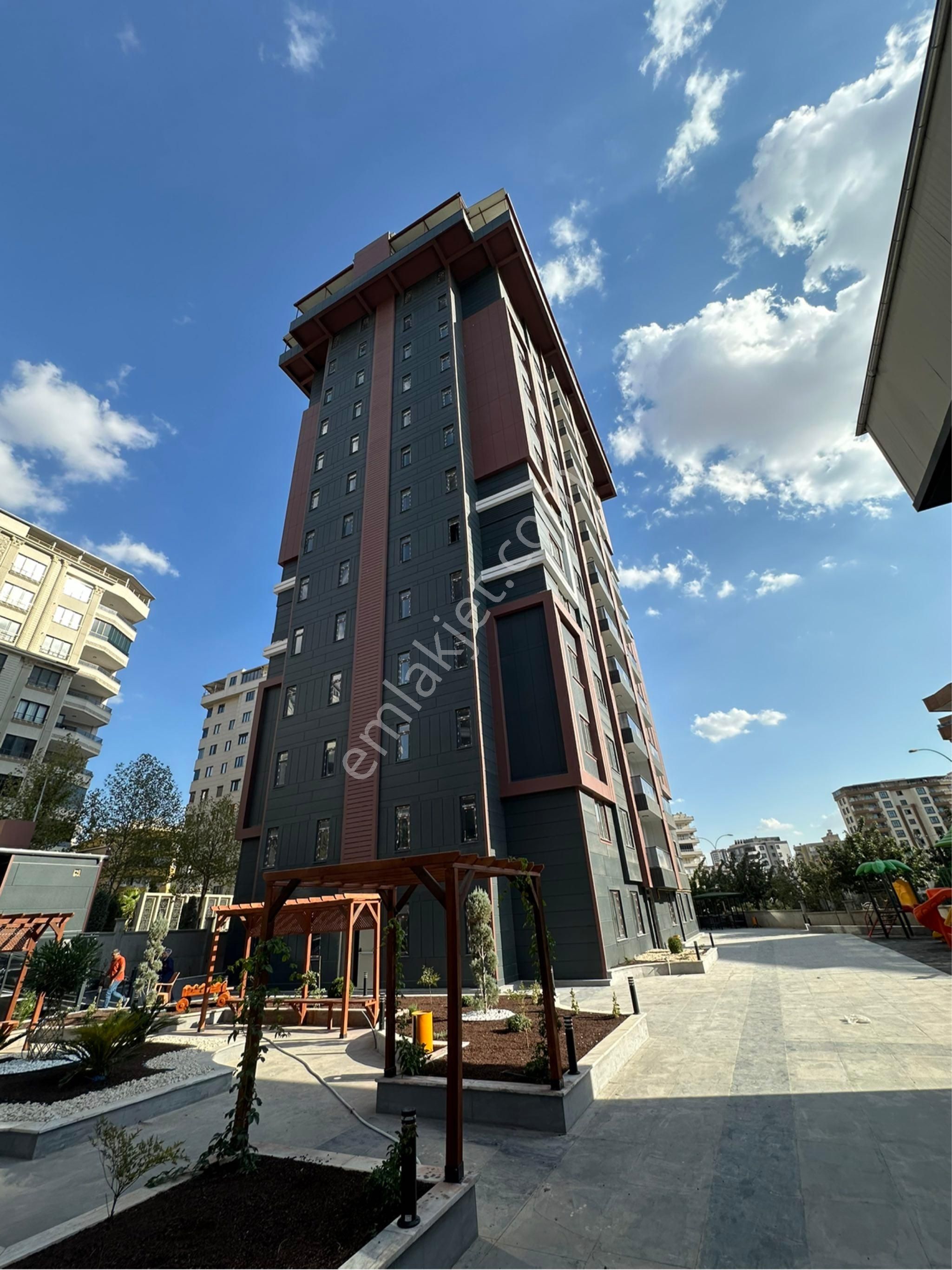 Akdem Emlaktan Kiralık Ultra Luks 2+1 Daire