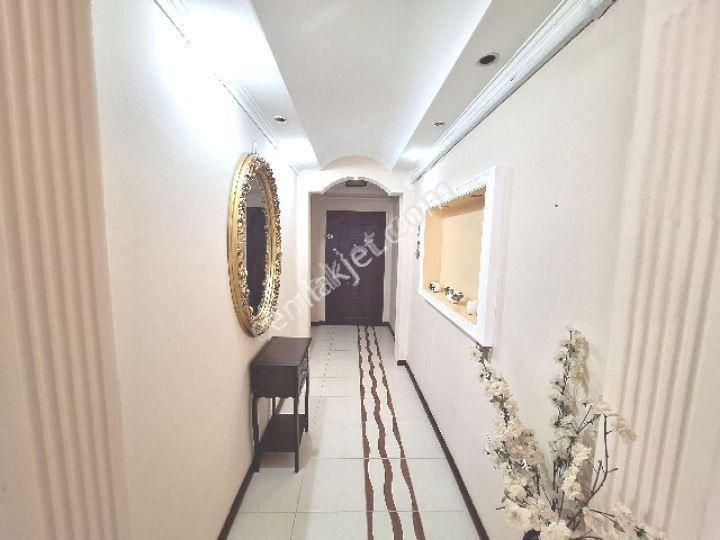 Kuşadası Ege Mahallesinde Havuzlu Doğalgaz Isıtmalı Rezidans 3+1 Eşyalı/eşyasız Kiralık Daire