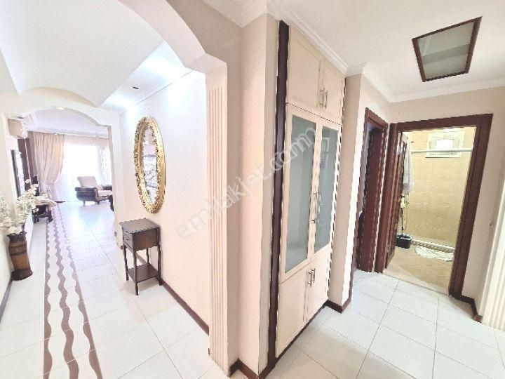 Kuşadası Ege Mahallesinde Havuzlu Doğalgaz Isıtmalı Rezidans 3+1 Eşyalı/eşyasız Kiralık Daire - Görsel 9