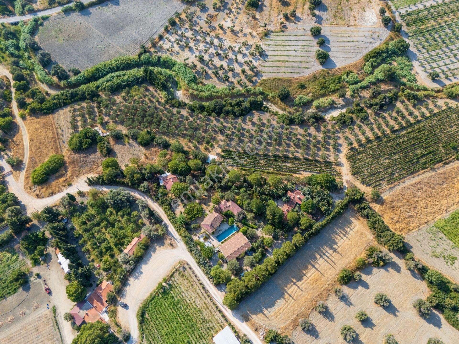 Çeşme Ovacık 19.535m2 İçinde Üzüm Bağı, Zeytinlik Ve Bağ Evleri - Görsel 35