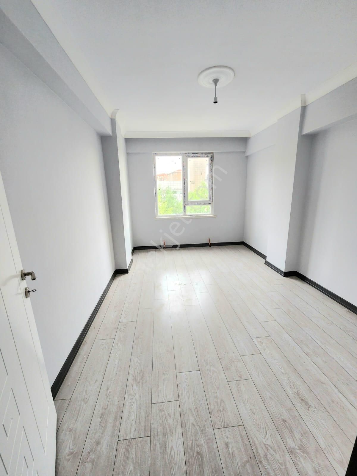 Merkezi Konum 140mt Net Kullanımı İle Ful Yapılı Katta 3+1 Daire - Görsel 23