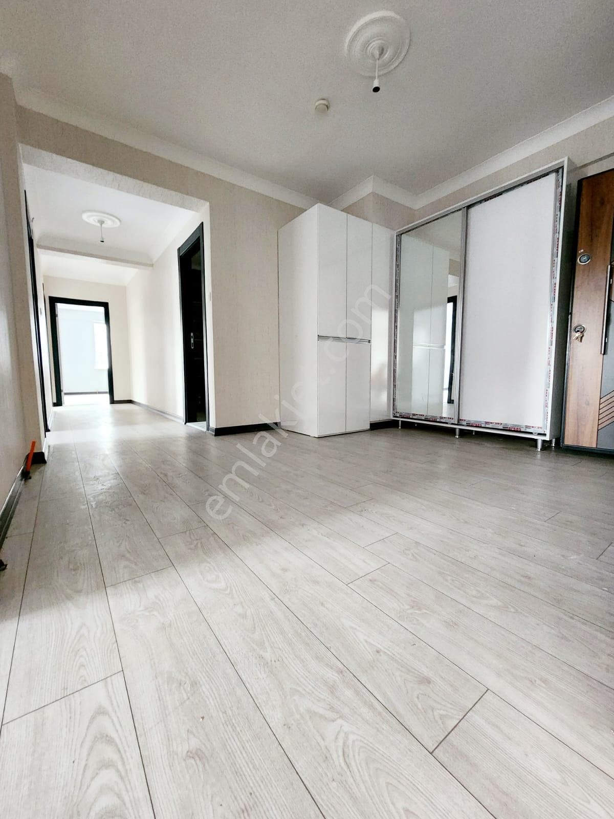 Merkezi Konum 140mt Net Kullanımı İle Ful Yapılı Katta 3+1 Daire - Görsel 32