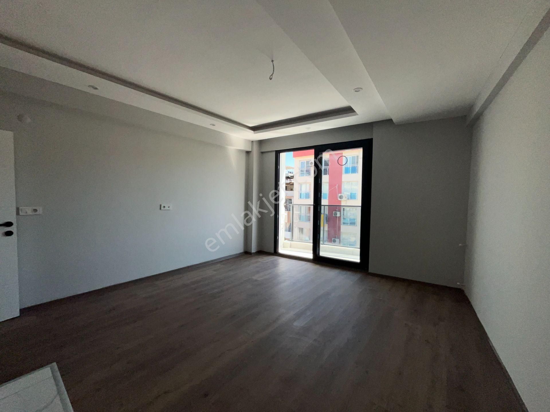 Gümüşpala'da Ana Cadde Üzeri, Yerden Isıtma 2+1 Satılık Daire