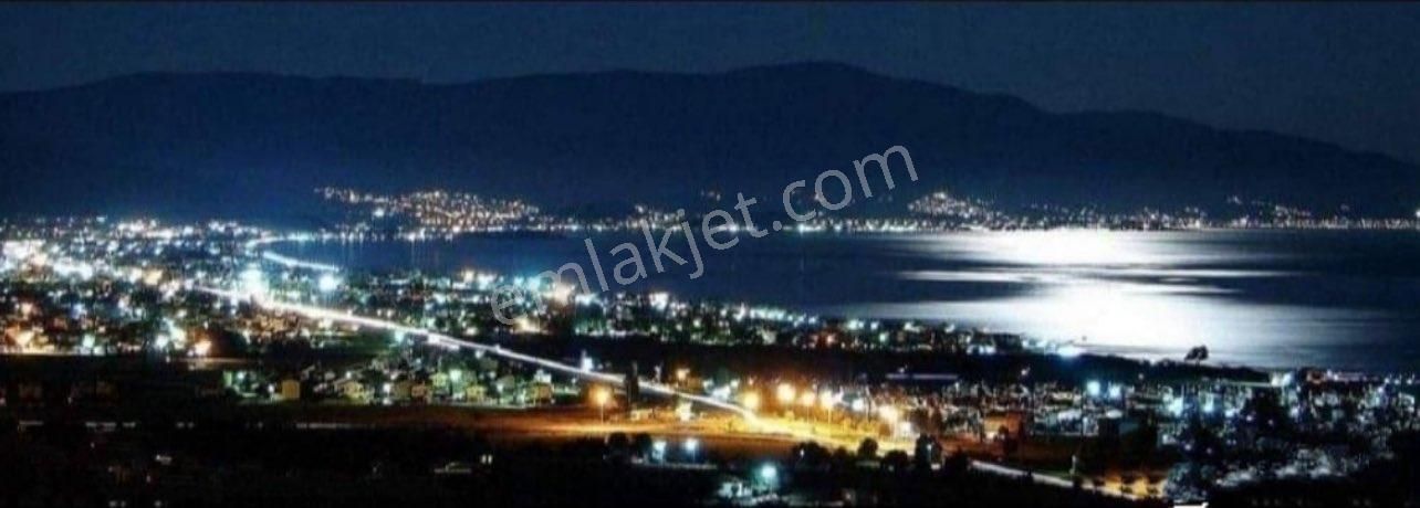 Seferihisar Yatırımlık 10 Dönüm Bağ,asfalt Yol Cepheli