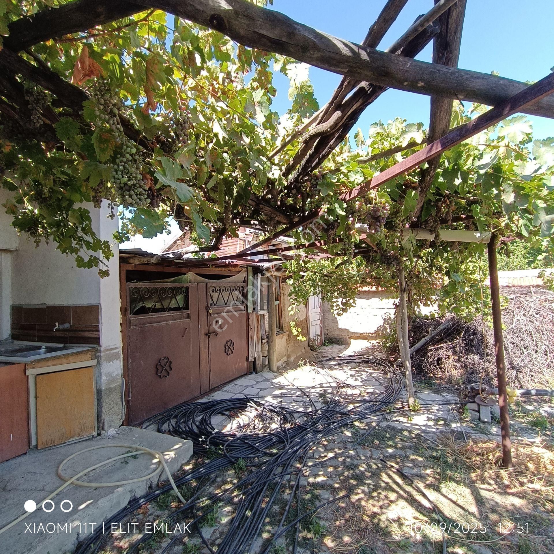 Elit Emlak Müstakil 2 Katlı Bahçeli 1,100 M2 Arsa - Görsel 7