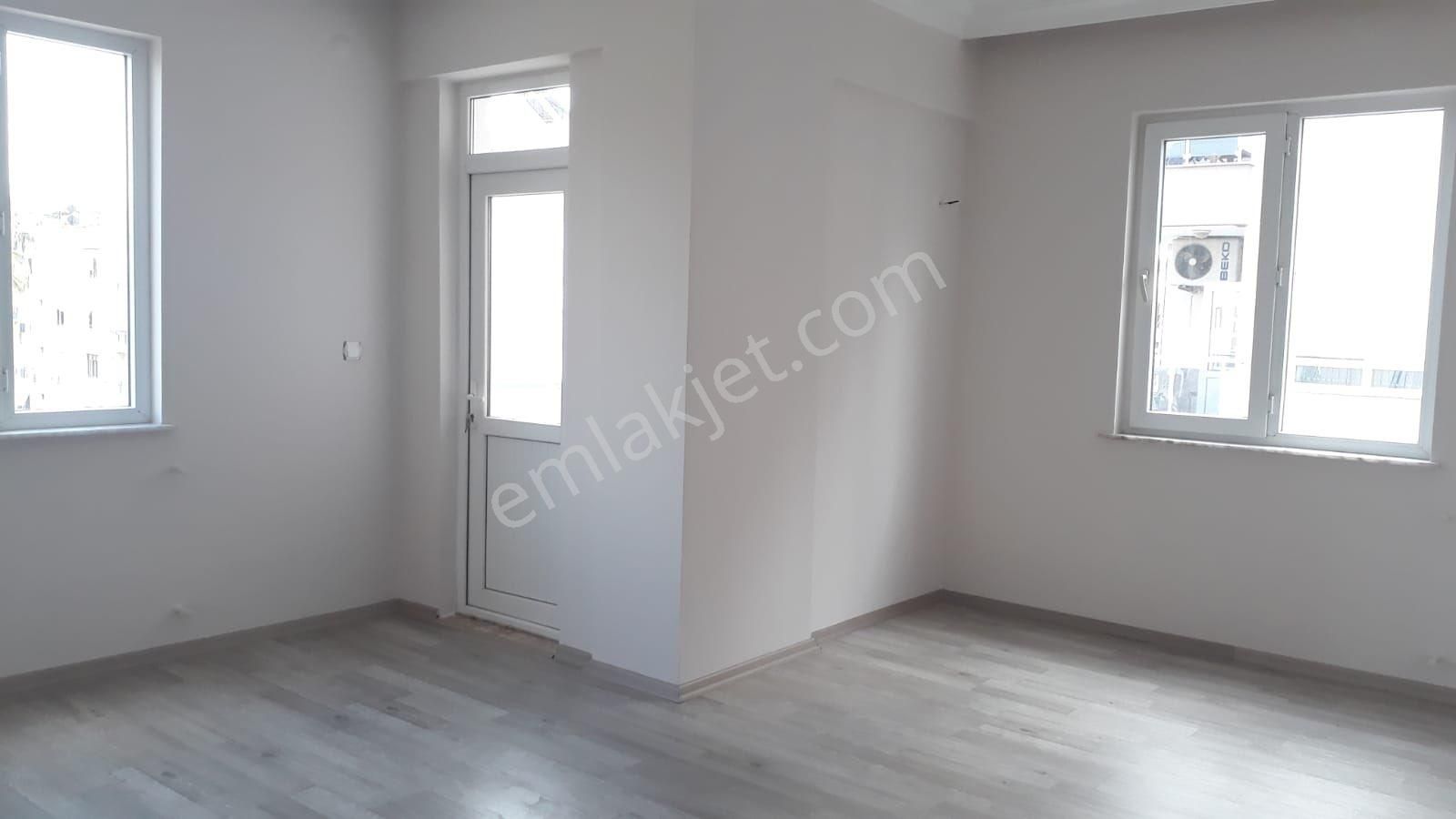 Konyaaltı Liman Mah. Tabela Değeri Yüksek Denize Yakın Ayrı Mutfaklı 2+1 - Görsel 3