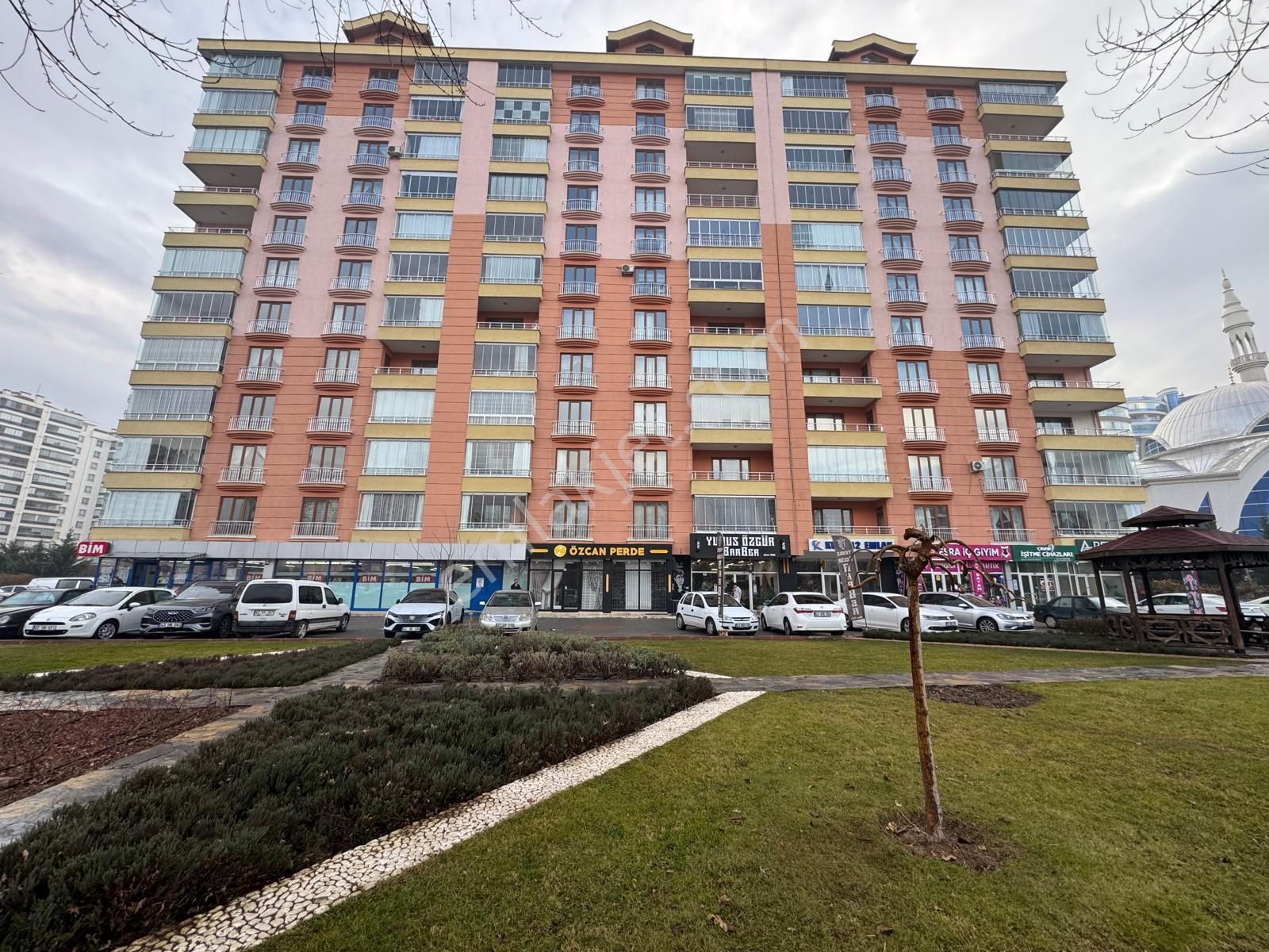 Şefikcan Cd Ne Cephe Merkezi Konumda Satılık Dükkan - Görsel 3